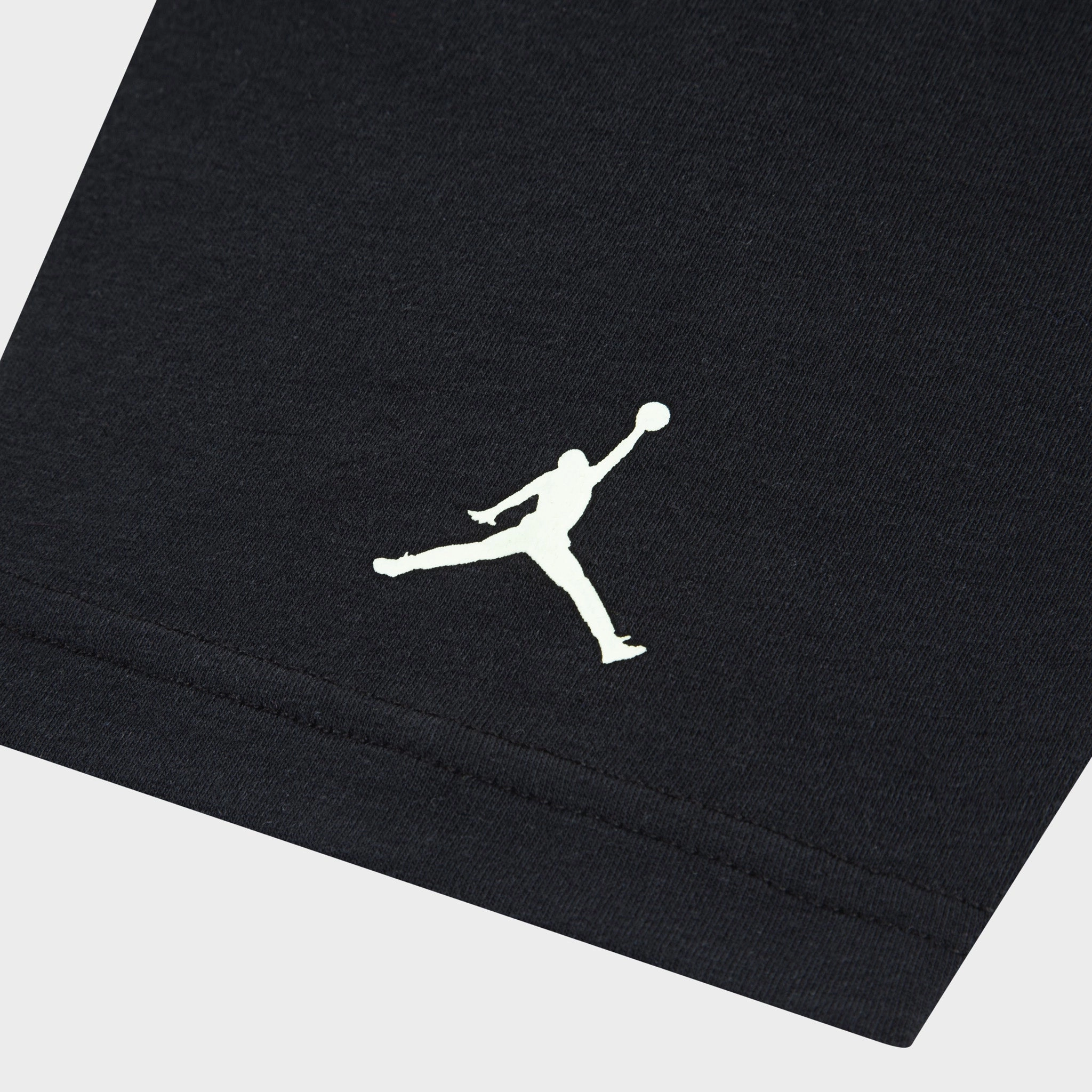 Jordan Junior Boys' Sky Is Not The Limit Graphic T-Shirt / Black