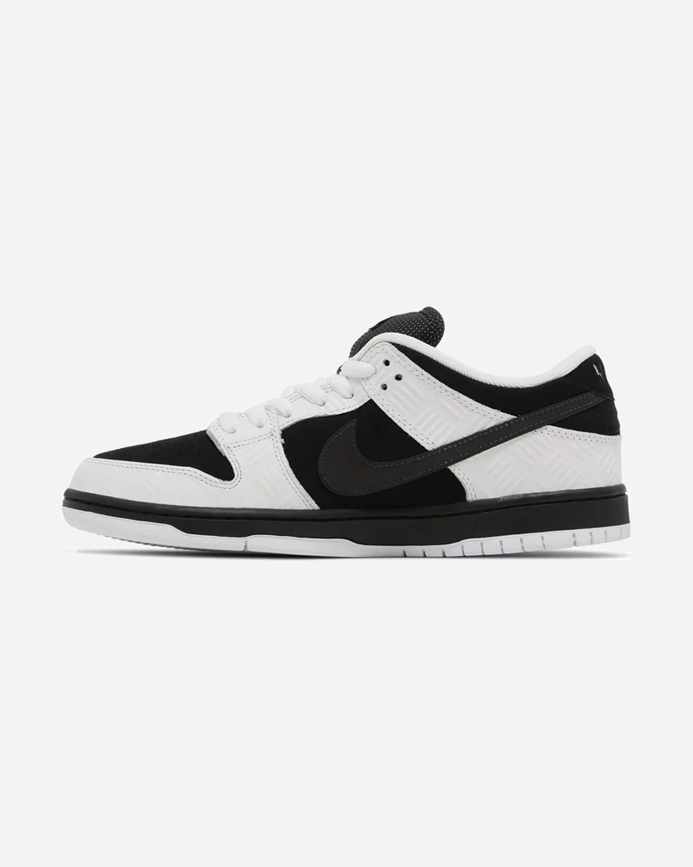 NIKE SB DUNK LOW TIGHTBOOTH