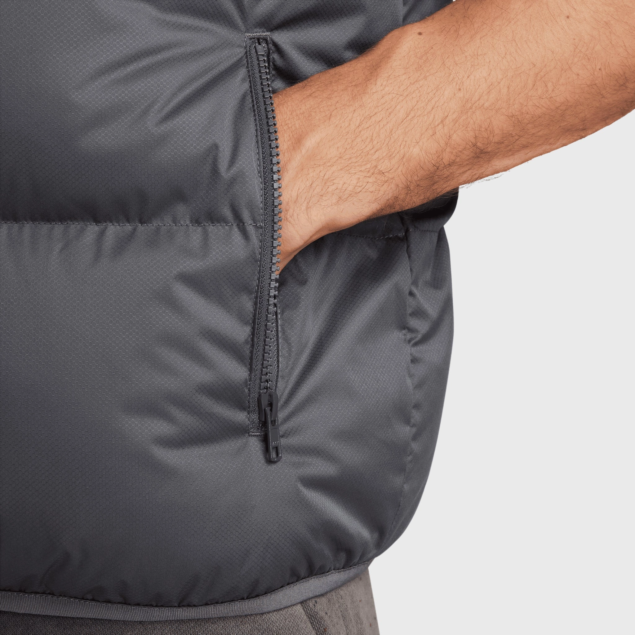 Nike Sportswear Club Therma-FIT Puffer Vest Iron Grey / White