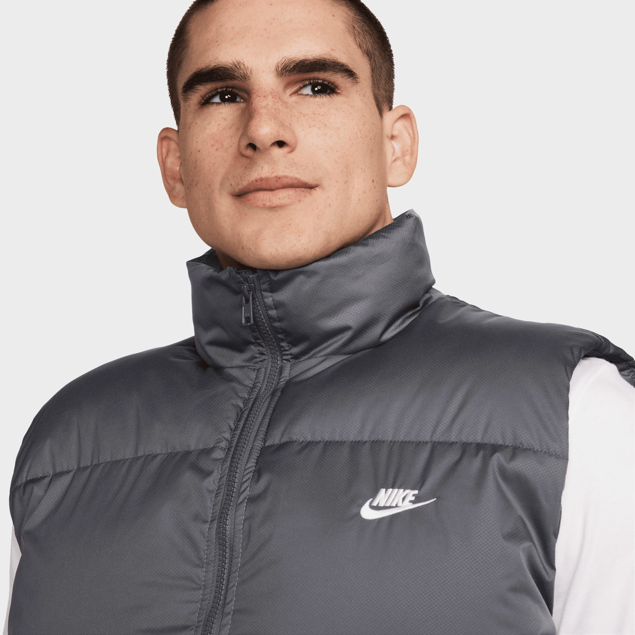 Nike Sportswear Club Therma-FIT Puffer Vest Iron Grey / White