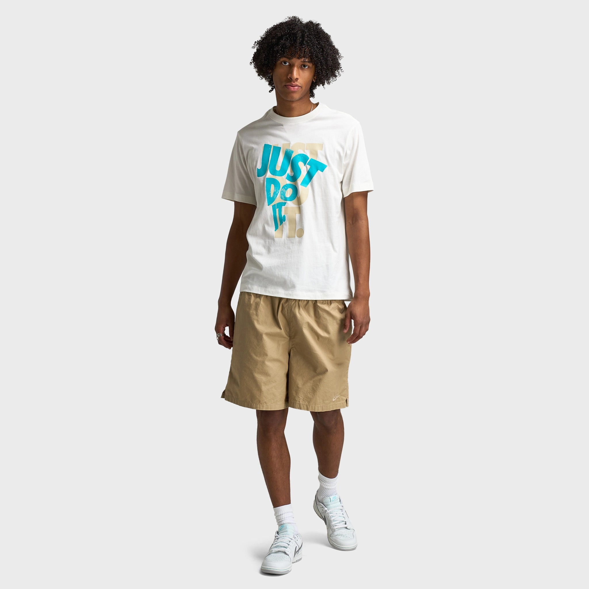 Nike Sportswear Just Do It Graphic T-Shirt / Sail