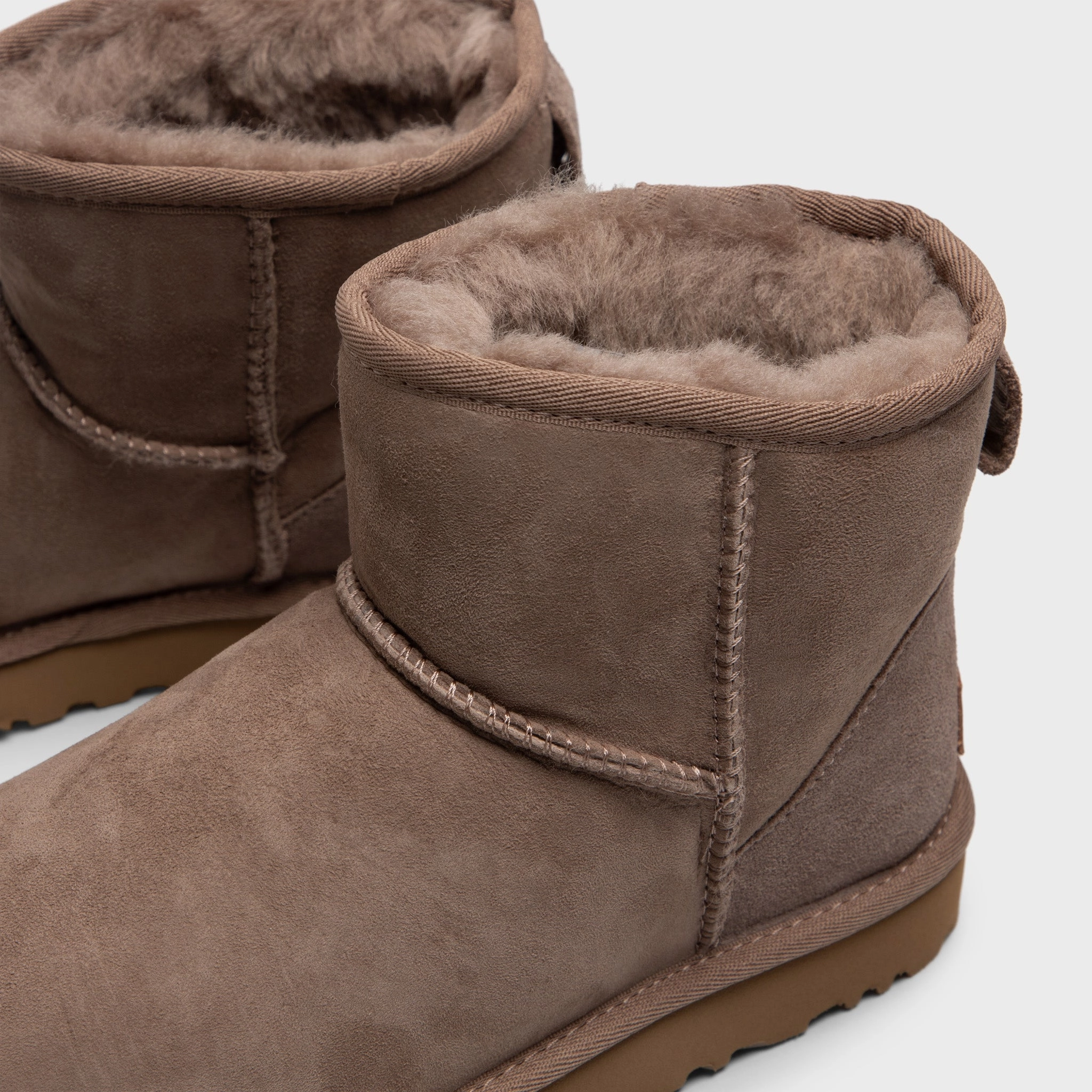 UGG Women's Classic Mini II / Caribou